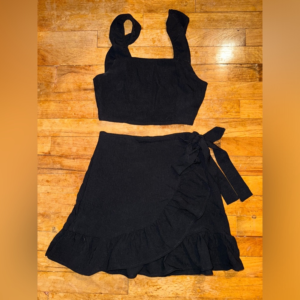 Black skirt set